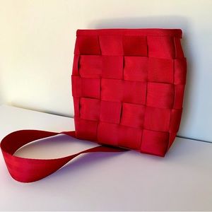 Harvey’s Original Seatbelt Mini Messenger Bag Style in Red, Excellent Co…